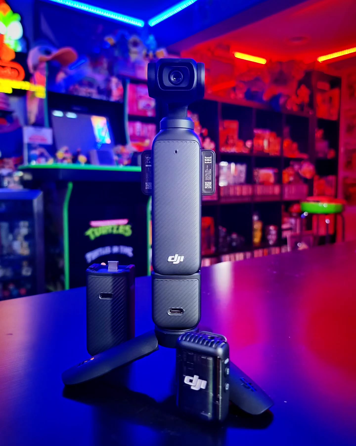 There's no going back now. The camera for YouTube video creation has been acquired.

Here we go, the adventure begins. 👀 #daveitsme
